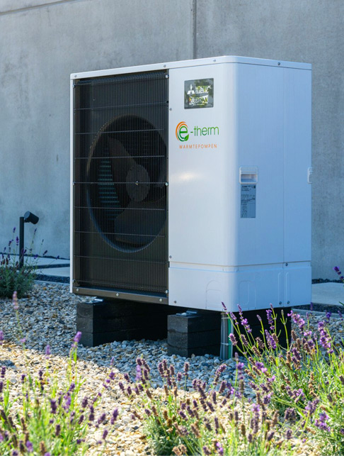 Pompa ciepła zamontowana na zewnątrz